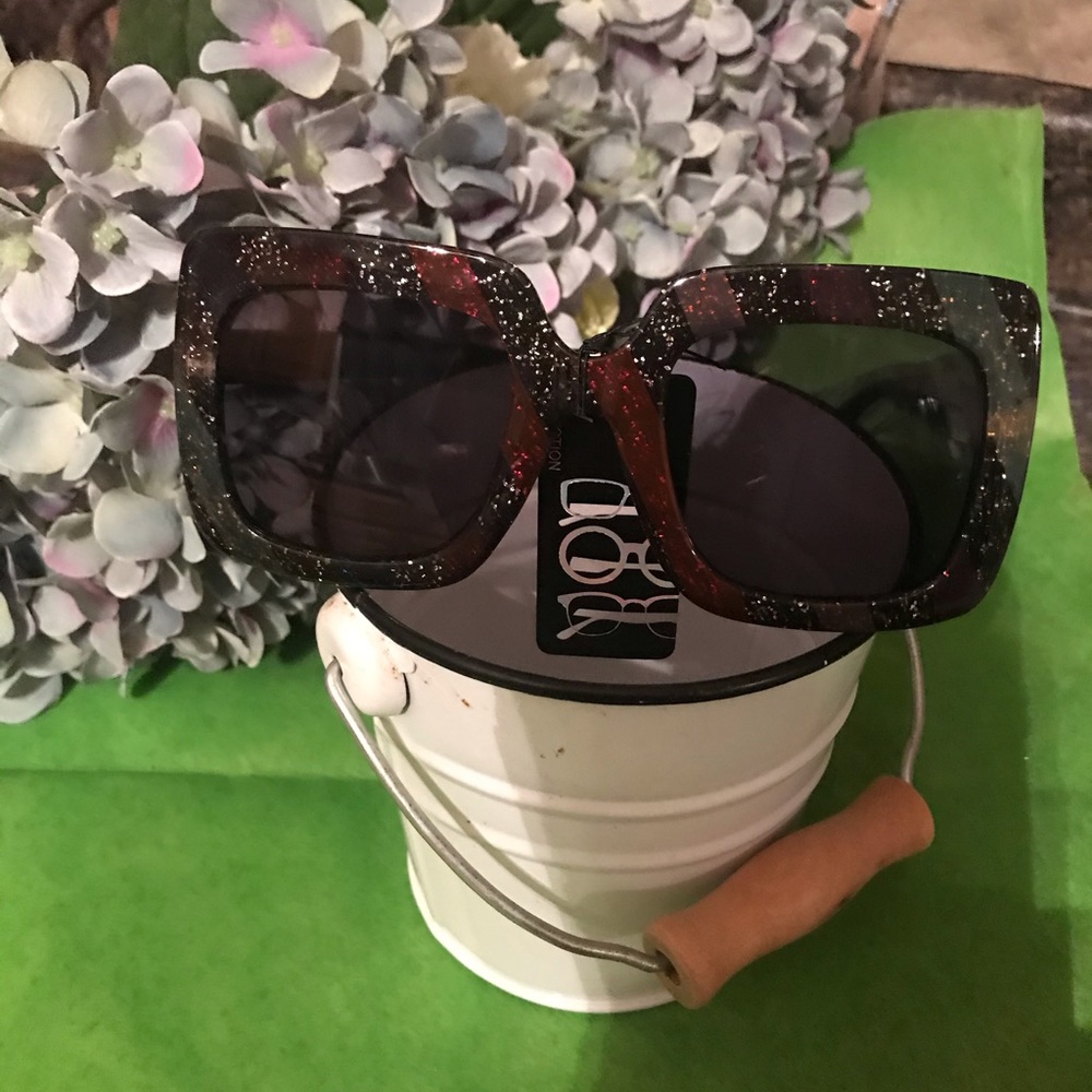 Large trendy sparkle sunglasses ONLY 1LEFT!